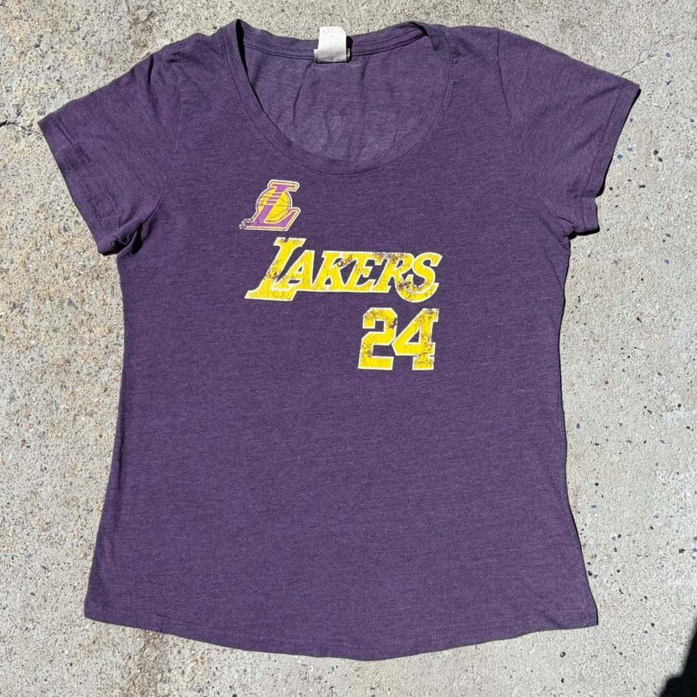 NBA Los Angeles Lakers Kobe Bryant 24 Purple Distressed Graphic T-Shirt Womens